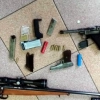 Policjanci z olsztyńskiego zarządu CBŚP zatrzymali dwóch mężczyzn, u których znaleźli broń, amunicję i materiały wybuchowe.