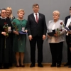 Wojewoda warmińsko-mazurski wręczył nagrody i wyróżnienia w dziedzinie pomocy społecznej.