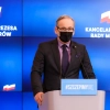 Większość restrykcji zostaje przedłużona o tydzień, natomiast zamknięcie hoteli – o dwa tygodnie.
Wcześniej otworzą się żłobki i przedszkola.
