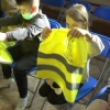 Jesień to czas, gdy szybciej zapadający zmierzch niesie zwiększone ryzyko wypadków z udziałem pieszych. Najmłodsi mieszkańcy gminy Olsztynek otrzymali kamizelki odblaskowe oraz przeszli krótki kurs poprawnego i bezpiecznego zachowania się na drodze.