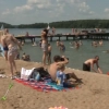 Lato to czas, gdy nasza skóra jest szczególnie zagrożona poparzeniem słonecznym i jego negatywnymi konsekwencjami dla zdrowia. Jak więc opalać się bezpiecznie?