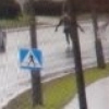 Pewna kobieta w sobotnie przedpołudnie chodziła boso ulicami Bartoszyc. Była nietrzeźwa i niepokoiła swoich zachowaniem inne osoby, które powiadomiły o tym policjantów.
