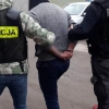 Do policyjnego aresztu trafił 36-latek Olsztyna, który podrywał kobietę, podając się za policjanta.