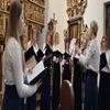 Chór Musica in Via, który od 2011 roku działa przy Instytucie Muzyki Uniwersytetu Warmińsko-Mazurskiego, tworzą młode, ambitne studentki. Śpiewanie to dla nich nie tylko droga do sukcesów, ale też okazja do budowania zgranego zespołu – i do dobrej za