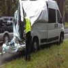 W czwartek po południu drzewo złamane przez wiatr przewróciło się na busa. Na szczęście nikt nie ucierpiał.