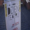 Fantazyjna wizja Polski przesiąkniętej absurdem i satyrą oraz pytania o sens życia i międzyludzkie relacje. Miejski Ośrodek Kultury w Olsztynie włączył się w obchody Międzynarodowego Dnia Teatru.