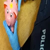 33-letni mężczyzna groził śmiercią swojej byłej partnerce, ukradł też pieniądze z dziecięcej skarbonki.