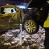 Kierowca osobowego volkswagena cudem uniknął śmierci po tym, jak jadąc drogą ekspresową S-7 najechał na tył poprzedzającego go ciągnika siodłowego.