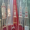 W olsztyńskim ratuszu można oglądać haftowane godła Polski – współczesne i historyczne.