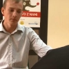 Wziął udział w projekcie „Równi na Rynku Pracy - YEI”, skorzystał z pomocy Ochotniczych Hufców Pracy, zdobył niezbędne uprawnienia i założył firmę. Przedstawiamy historię Kamila Józefowicza z Kurzętnika.