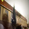 Młody człowiek na trudnym, warmińsko-mazurskim rynku pracy może czuć się osamotniony. Wsparcia może szukać w tym miejscu - Centrum Edukacji i Pracy Młodzieży OHP przy ulicy Narutowicza 4 w Olsztynie lub w kilkudziesięciu podobnych jednostkach w regio