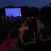 To był wyjątkowy pokaz pod gołym niebem. W Miłomłynie po raz pierwszy gościło kino plenerowe.