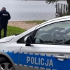 W Iławie dzielnicowi pomogli łabędziowi, który zaplątał się w żyłkę wędkarską.
