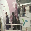 Pierwszy lot samolotem zawsze wiąże się z dużym stresem. Pasażerów – poza lękiem przed samym lotem – stresują również lotniskowe procedury. Czy jest się czego obawiać?