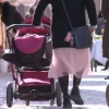 Lampka czerwonego wina przed snem dla wielu osób brzmi kusząco, także dla przyszłych mam. Ale czy w ciąży mogą one spożywać alkohol? I czy istnieje granica, do której jest on dla nich bezpieczny?