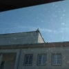 W Mrągowie pijany mężczyzna wszedł na dach jednego z budynków – po czym zaczął zrzucać anteny i inne elementy.