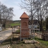 Przydrożne kapliczki to jeden z charakterystycznych elementów warmińskiego krajobrazu. Dlatego olsztyńskie Starostwo Powiatowe wsparło remont kapliczki w Starym Kawkowie.
