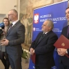 Nowi wicewojewodowie warmińsko-mazurscy odebrali już oficjalne nominacje i rozpoczęli pracę. Wojewodę Radosława Króla wesprą Mateusz Szauer oraz Zbigniew Szczypiński.