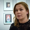 Renata Zimnicka-Prabucka to artystka, która w wyjątkowy sposób oddaje hołd barwom, człowiekowi i historii malarstwa. Jej prace można oglądać w sali głównej Galerii BWA w Olsztynie. 