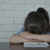 Zamknięcie szkół, praca zdalna i lekcje on-line wywróciły do góry nogami życie wielu rodzin. Jeśli zauważyłeś problemy u bliskiej Ci osoby – poszukaj pomocy.