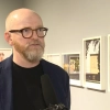„Pętla krajoznawcza” to olsztyńska odsłona projektu „A-Z (Gabloty edukacyjne)”, realizowanego przez Andrzeja Tobisa niemal od 18 lat. Składa się z fotografii wykonywanych w różnych częściach Polski, które stanowią ilustracje do wydanego w 1954 roku w