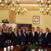 Wojewoda warmińsko-mazurski przekazał samorządom pieniądze na nowe karetki pogotowia ratunkowego.