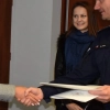 Dzięki pracownicom jednego ze szczycieńskich banków 80-latka nie straciła pieniędzy.