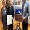 Pracownicy Urzędu Wojewódzkiego przygotowali świąteczne paczki dla małych pacjentów.