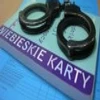 Policjanci zatrzymali 49-latka, który będąc pod wpływem alkoholu znęcał się psychicznie i fizycznie nad żoną oraz dziećmi.