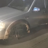 Iskry i dym, a do tego – brak jednego z kół. Tak wyglądał samochód jadący jedną z dróg niedaleko Olsztyna.