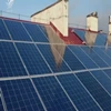 Energia ze źródeł odnawialnych pozwala oszczędzać pieniądze – i środowisko. W Gminie Świątki właśnie uruchomiona została instalacja fotowoltaiczna – baterie słoneczne na budynku Urzędu Gminy i szkoły.