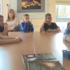  Dzięki ich pracy młodzi pacjenci nie mają zaległości w nauce i chociaż na chwilę są w stanie zapomnieć o trudnej sytuacji, w której się znaleźli. Zespół Placówek Specjalnych już od 60 lat działa na terenie Wojewódzkiego Specjalistycznego Szpitala Dz