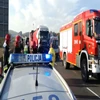 W okolicy Tomaszkowa w ciągu trasy DK 51 doszło do tragicznego w skutkach zderzenia trzech pojazdów ciężarowych. Niestety jeden z kierowców zginął na miejscu. Droga została zablokowana na kilka godzin.