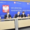 Wojewoda warmińsko-mazurski podpisał z samorządami umowy na dofinansowanie linii autobusowych.