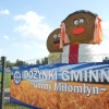 Dożynki w gminie Miłomłyn były okazją do podziękowania za tegoroczne plony. Tradycyjny korowód przemaszerował na stadion miejski, gdzie na gości czekało wiele atrakcji, między innymi konkurs na najładniejszy wieniec dożynkowy, prezentacja stoisk kół 