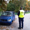 Straż Miejska w Olsztynie usunęła dwa zdewastowane samochody.