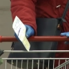 Jak bezpiecznie robić zakupy spożywcze podczas epidemii? Oto najważniejsze zasady.