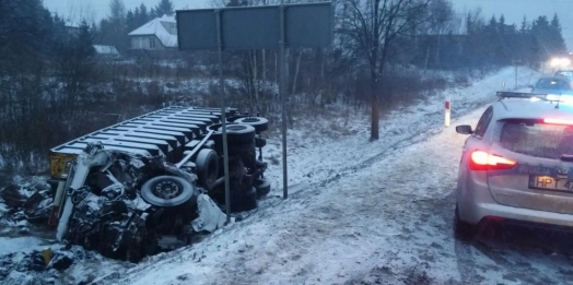 Kierowca ciężarówki zginął w wypadku na drodze nr 51 niedaleko Olsztyna.