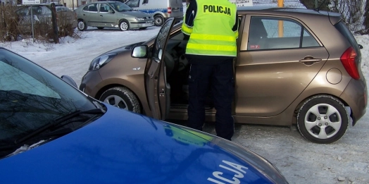 Policjanci zatrzymali 20-latka, który przekroczył dozwoloną prędkość. Okazało się, że kilka dni wcześniej cofnięto mu uprawnienia.