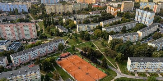 Olsztyn przejmuje korty – zapowiada bezpłatne zajęcia dla dzieci i młodzieży.