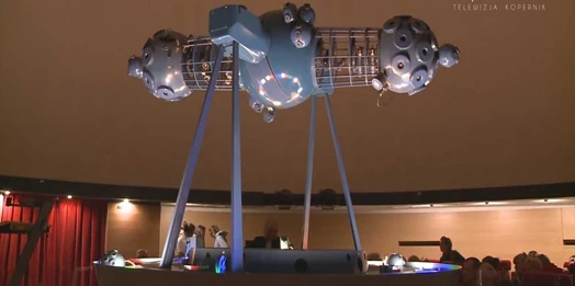 Losy polskich emigrantów pod kopułą olsztyńskiego Planetarium. Za nami prezentacja projektu fotograficzno-muzycznego „Bilet Olsztyn – Chicago”. Było to jedno z wydarzeń towarzyszących tegorocznym Dniom Seweryna Pieniężnego.