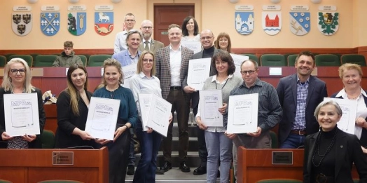 13 podmiotów odebrało certyfikaty.