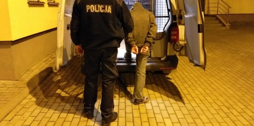 Nietypowa sytuacja w Komendzie Powiatowej Policji w Węgorzewie. Mężczyzna odwiedził komendę... z narkotykami w kieszeni.