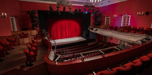 Bilety za 1 zł dla uczniów ze szkół, które są najbardziej oddalone od stolicy Warmii i Mazur - to oferta Teatru im. Stefana Jaracza w Olsztynie. Program 