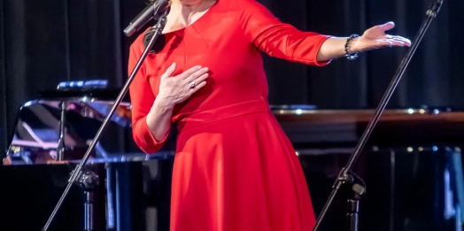 Spektakl muzyczny o życiu i twórczości Edith Piaf zagości 28 września na scenie Miejskiego Domu Kultury w Szczytnie.