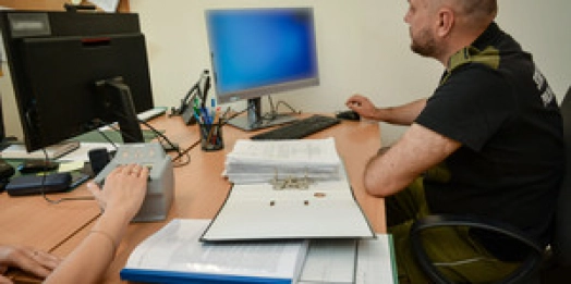 Właściciel warszawskiej firmy zapłaci grzywnę w wysokości 5 tys. zł. Przedsiębiorca powierzył pracę cudzoziemcom niezgodnie z przepisami.