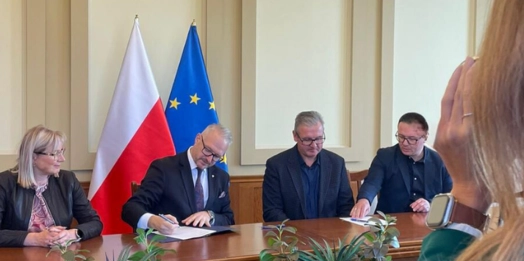Podpisano pierwsze umowy z programu wsparcia samorządów przygranicznych.