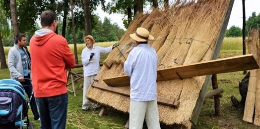 Już w najbliższą niedzielę - 22 lipca, w skansenie w Olsztynku odbędzie się kolejna edycja imprezy edukacyjnej „Tajemnice ciesiołki - jak dawniej budowano”.