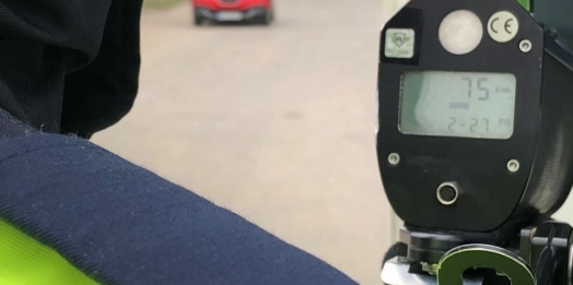 Warmińsko-mazurscy policjanci w poniedziałek zorganizowali kaskadowy pomiar prędkości na kilku trasach regionu. Efekt – ponad 400 zatrzymanych piratów.
