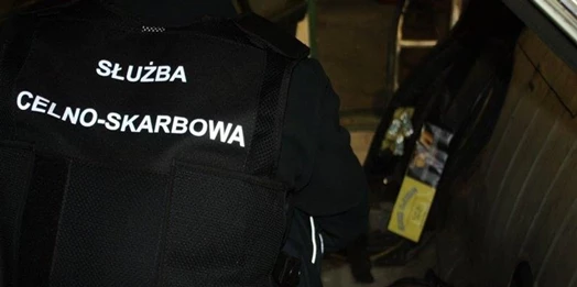 Celnicy z Bezled zajęli dwa auta przerobione przez przemytników.